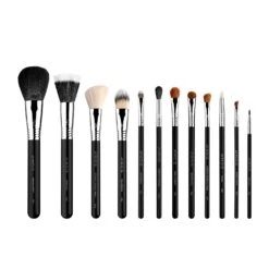 ESSENTIAL BRUSH SET